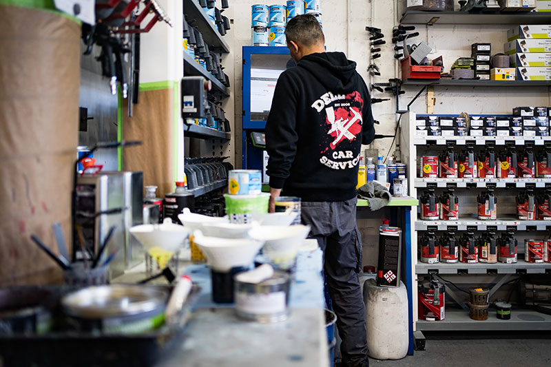 Anmischen von Autolack für Smart Repair Verfahren